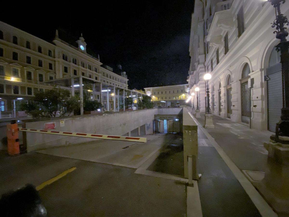Rifugio Hemingway, Trieste Centro Con Parcheggio Kültér fotó