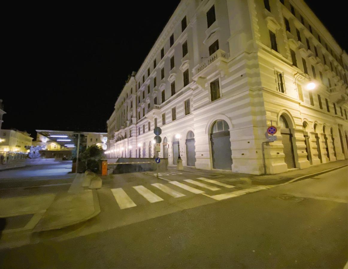 Rifugio Hemingway, Trieste Centro Con Parcheggio Kültér fotó